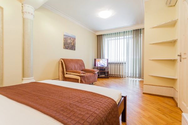 . , .  19, str. Basseinay, 19  (, ),  