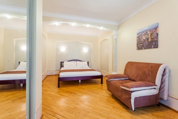. , .  19, str. Basseinay, 19  (, ),  