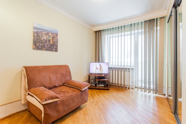 . , .  19, str. Basseinay, 19  (, ),  