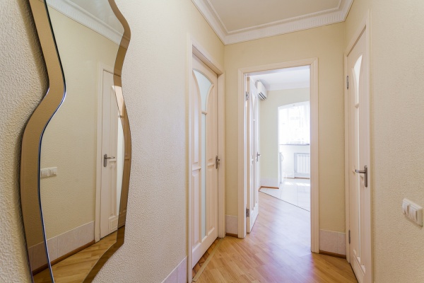 . , .  19, str. Basseinay, 19  (, ),  