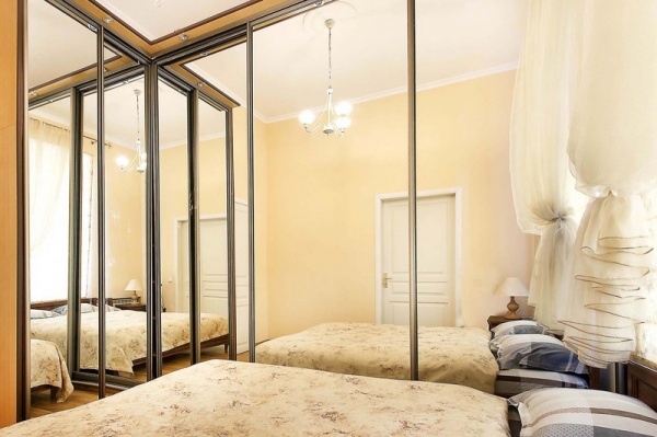 . , .  15, str. Basseinay, 15  (, ),  